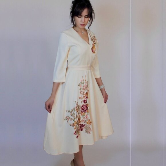 Dresses & Skirts - Light yellow floral midi dress